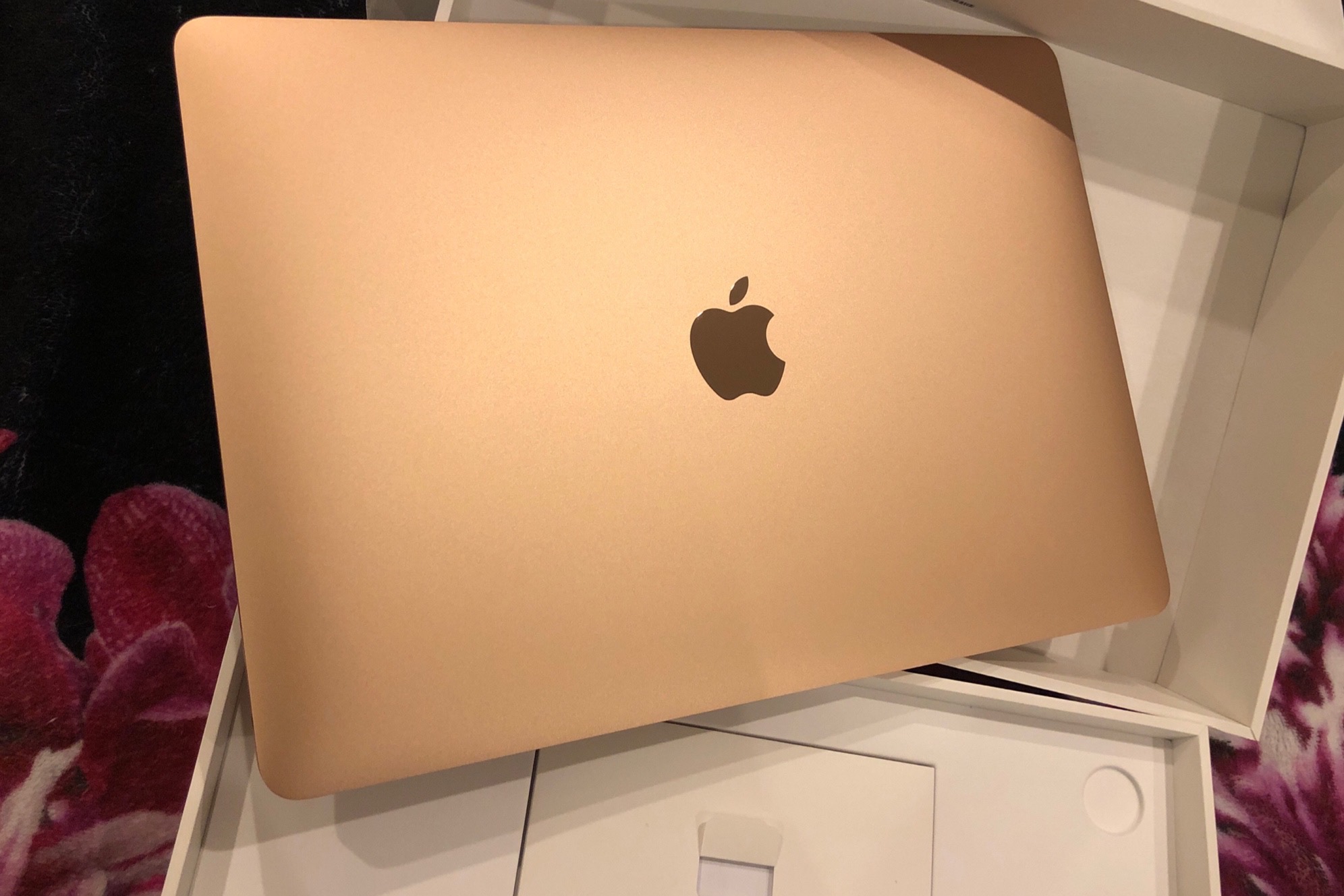 外箱は多少の汚れ等がございます【美品】MacBook Air M1 16GB 2020年式 ピンクゴールド