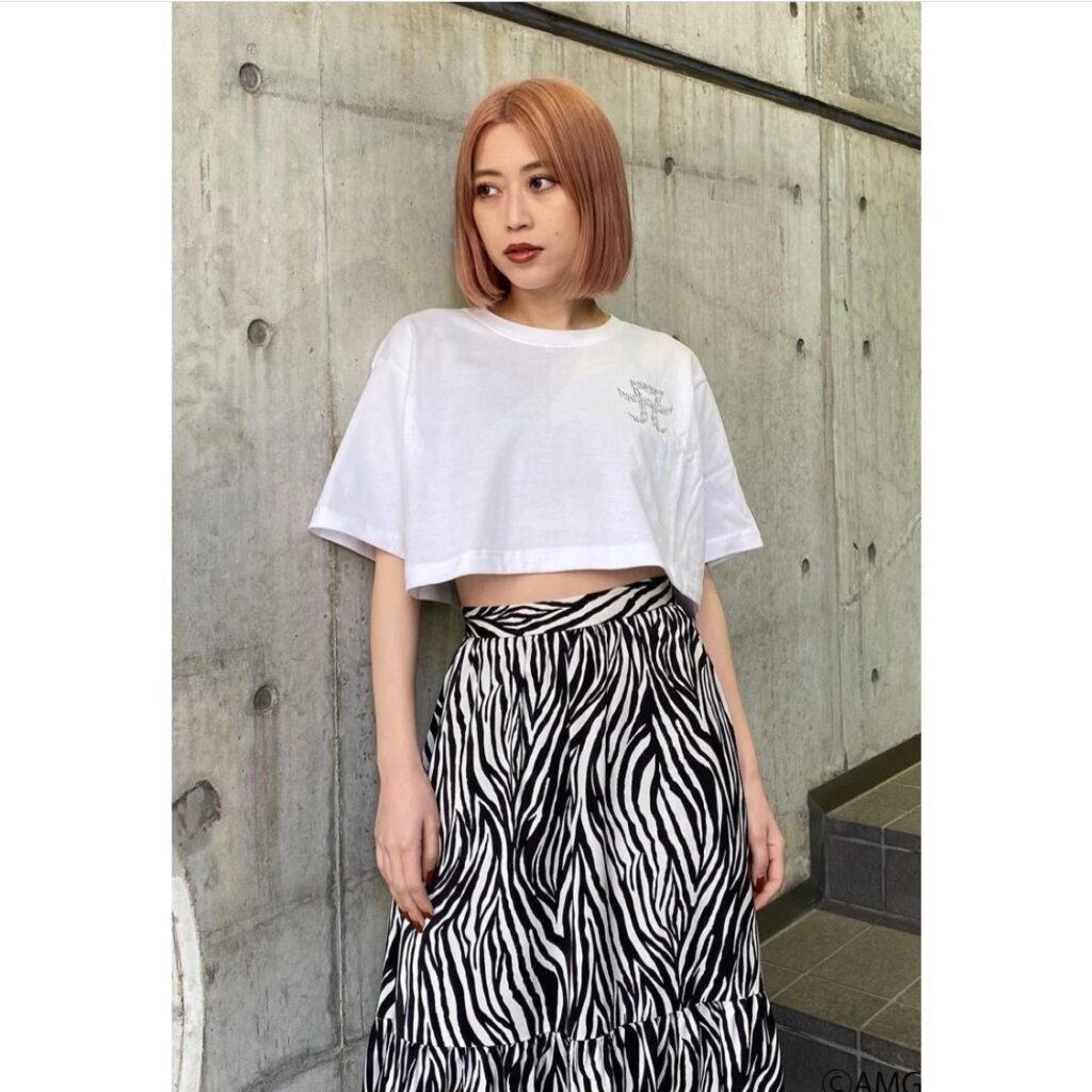 ファッションの 浜崎あゆみX MURUAコラボ A LOGO PRINT CROPPEDTシャツ