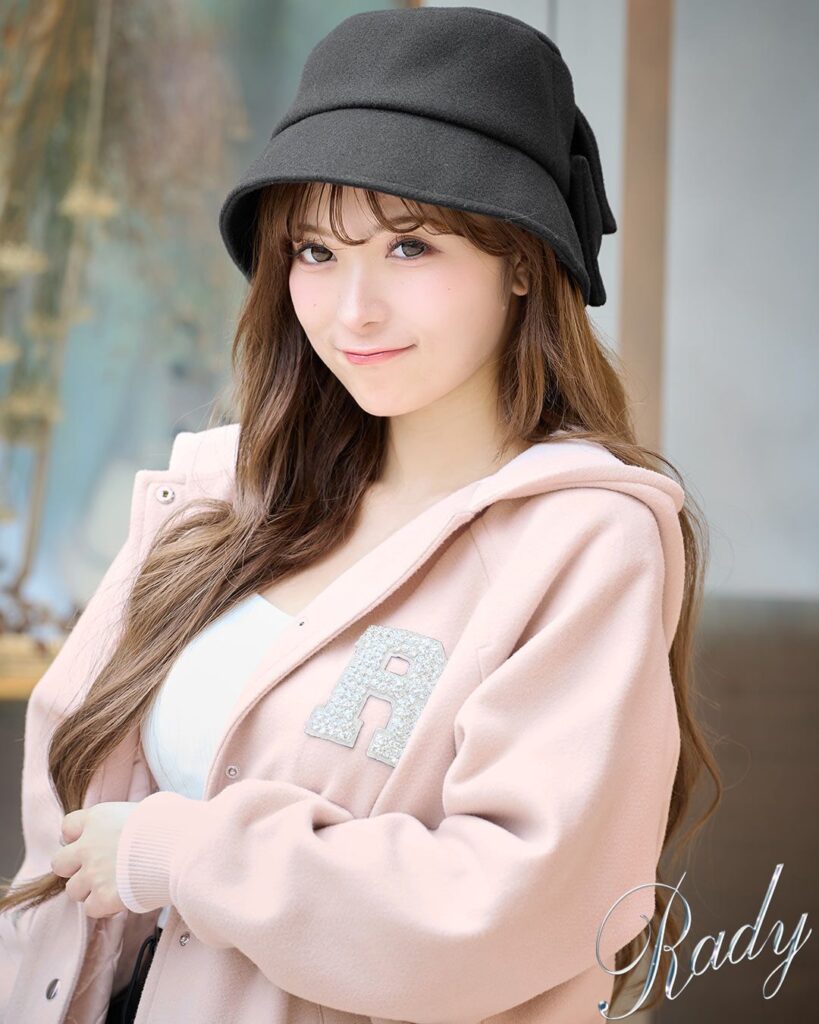 【新品】Rady キラキラ♡ビジューボタン ラインスタジャン フードが小顔効果間違いなし❕ 女の子らしくも着られるスタジャン